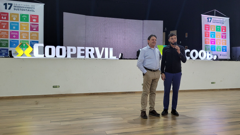 Coopervil e Sicoob Vale do Vinho celebram o Dia Internacional do Cooperativismo com palestra-show