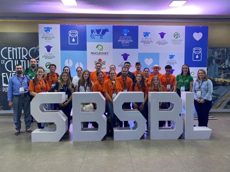 Coopervil marca presença no 14º Simpósio Brasil Sul de Bovinocultura de Leite