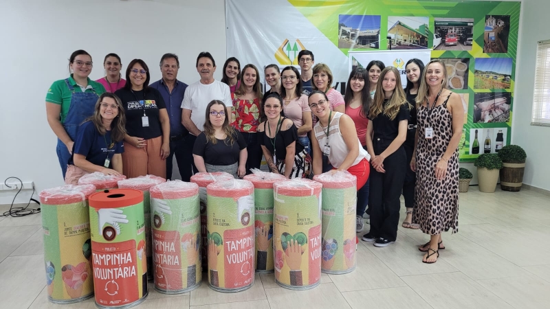 Projeto Tampinha Voluntária - Coopervil e FALB - Fundação Aury Luiz Bodanese